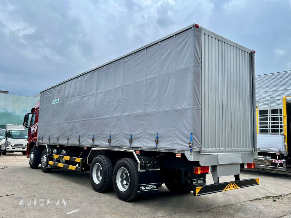 Xe chở két chai 4 chân Chenglong H5V 310Hp